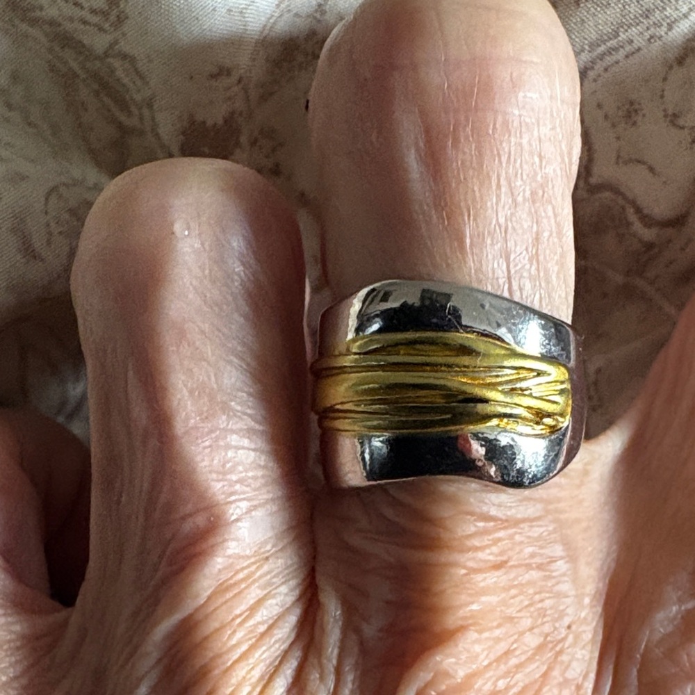 Elegant Gold and Silver Women's Ring